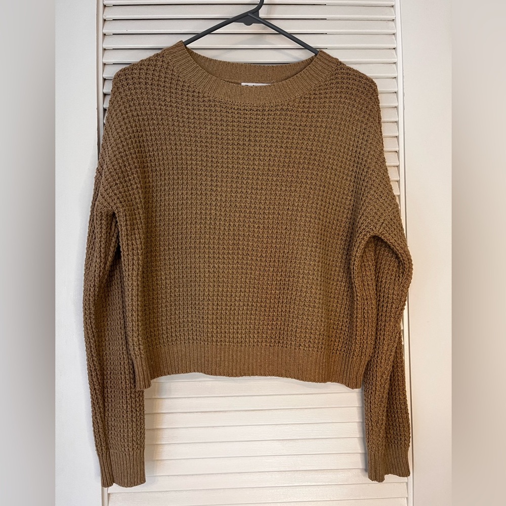 Knitted tan brown sweater.